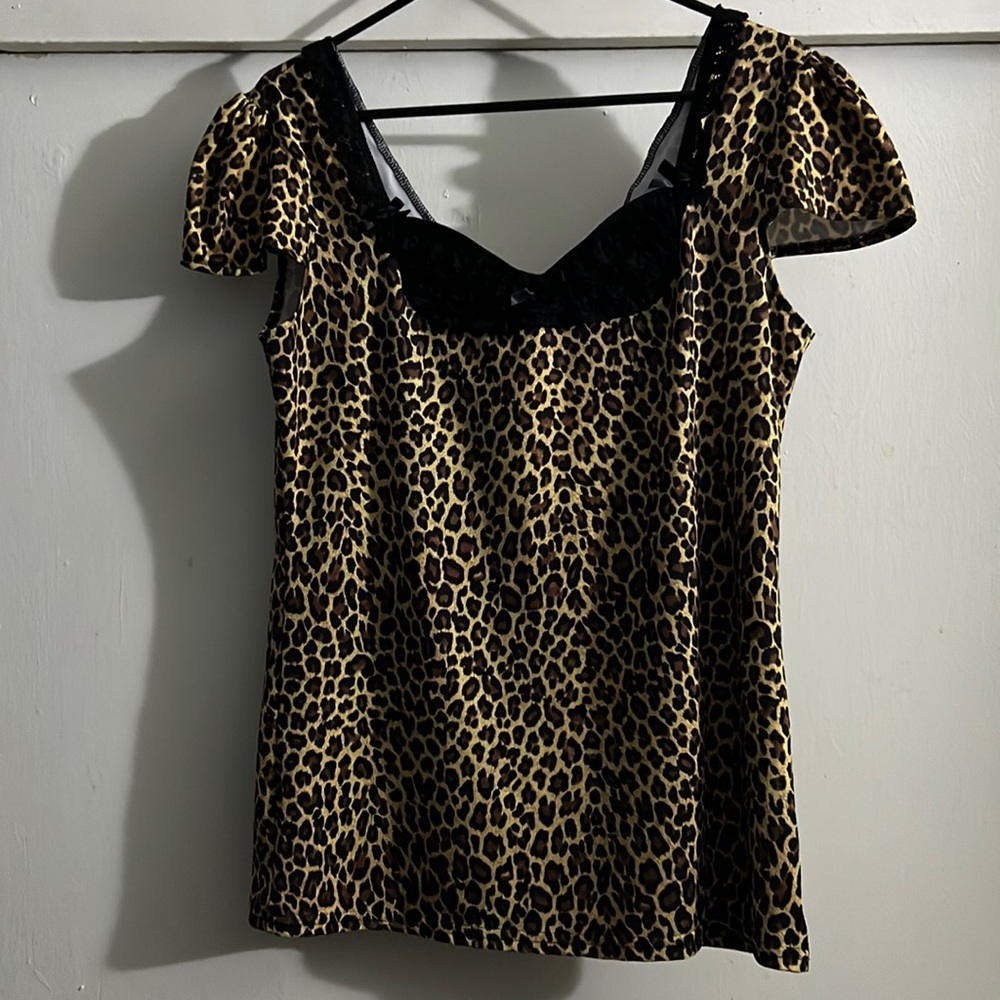 Pinky pinup leopard print top